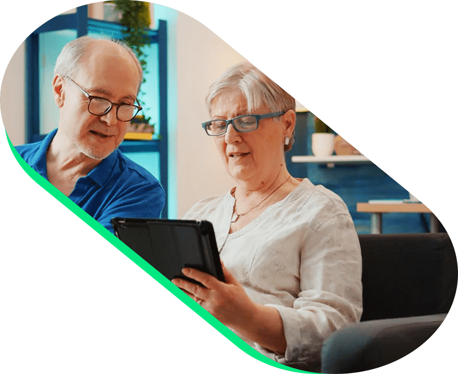 Casal de idoso, tablet